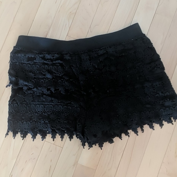 EXPRESS SHORTS WITH BLACK LACE OVERLAY - Picture 3 of 4